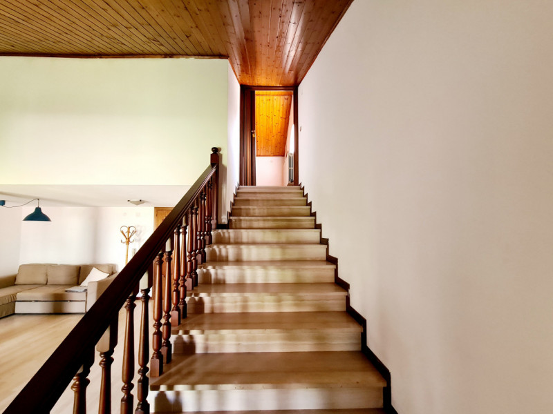 Proponiamo in affitto, nel centro di Este, appartamento al primo piano sviluppato su due livelli....