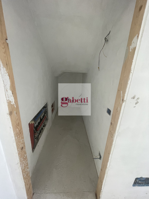 Saccolongo proponiamo in zona centrale comoda ai servizi di quartiere, porzione di bifamiliare in...