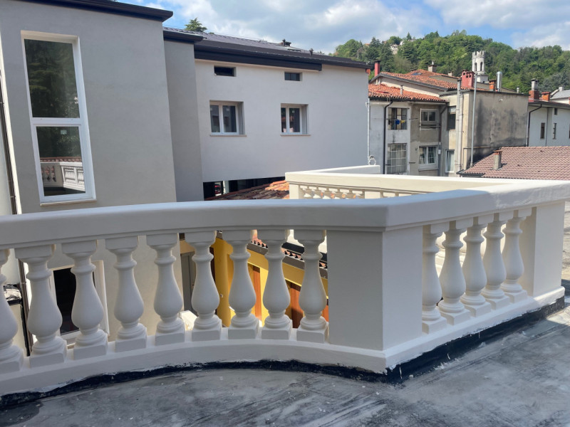 In zona centrale, comodissima e ben servita, proponiamo in palazzina storica in fase di ristruttu...