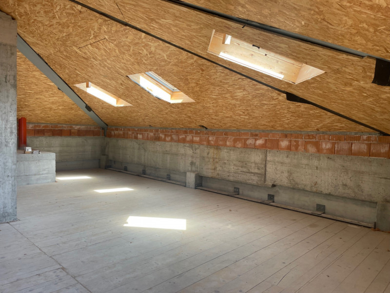 In zona centrale, comodissima e ben servita, proponiamo in palazzina storica in fase di ristruttu...