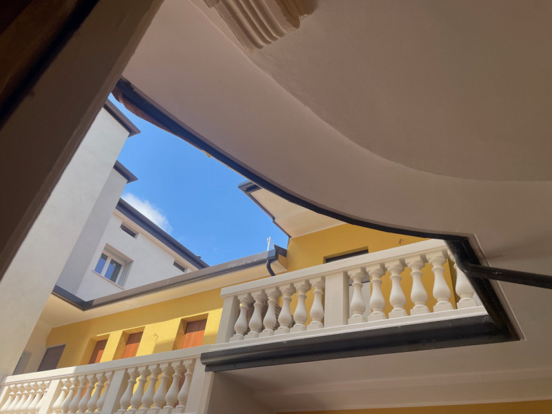 In zona centrale, comodissima e ben servita, proponiamo in palazzina storica in fase di ristruttu...