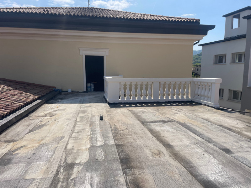 In zona centrale, comodissima e ben servita, proponiamo in palazzina storica in fase di ristruttu...