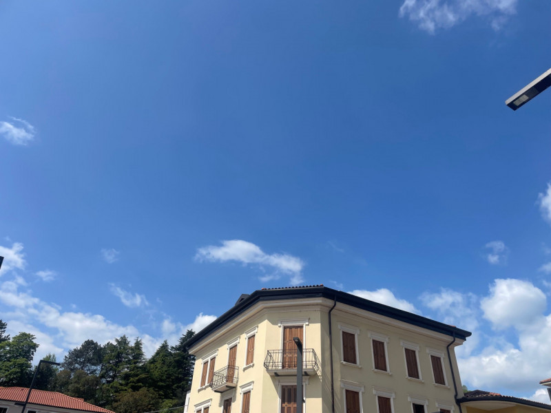 In zona centrale, comodissima e ben servita, proponiamo in palazzina storica in fase di ristruttu...