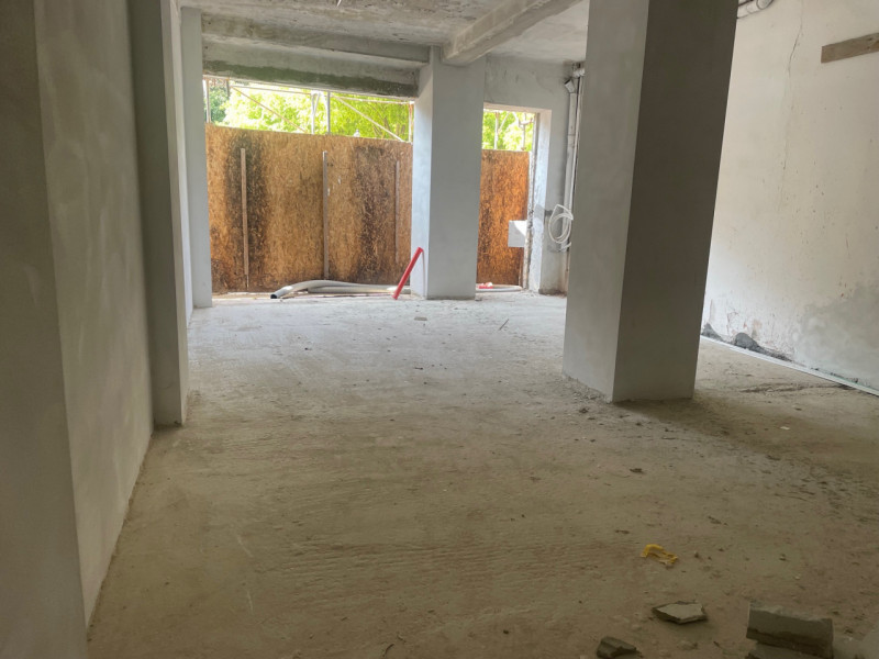 In zona centrale, comodissima e ben servita, proponiamo in palazzina storica in fase di ristruttu...