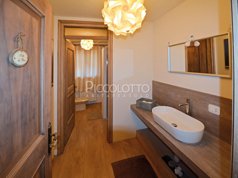 Rif. V4741 - Riese Pio X (frazione), in contesto residenziale tranquillo e riservato, Villa singo...