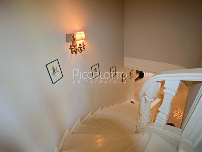 Rif. V4741 - Riese Pio X (frazione), in contesto residenziale tranquillo e riservato, Villa singo...