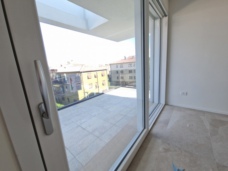 A SAN CARLO, in posizione tranquilla ad un passo da tutti i servizi, proponiamo questo bellissimo...