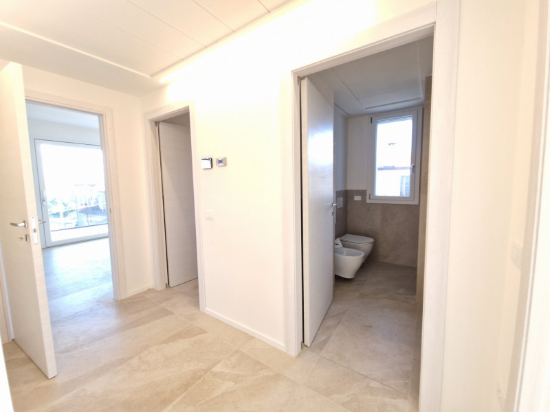 A SAN CARLO, in posizione tranquilla ad un passo da tutti i servizi, proponiamo questo bellissimo...