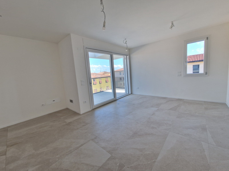 A SAN CARLO, in posizione tranquilla ad un passo da tutti i servizi, proponiamo questo bellissimo...