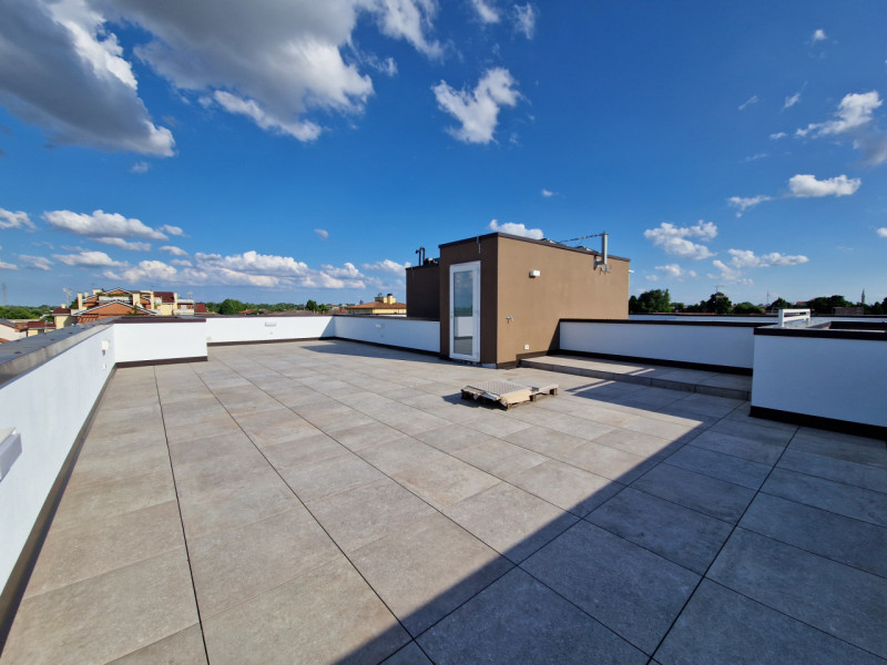 A SAN CARLO, in posizione tranquilla ad un passo da tutti i servizi, proponiamo questo bellissimo...