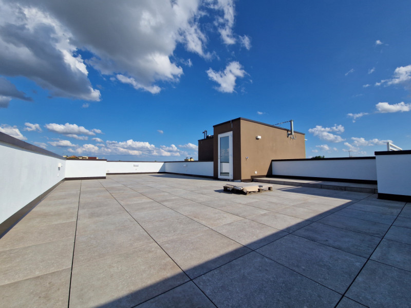 A SAN CARLO, in posizione tranquilla ad un passo da tutti i servizi, proponiamo questo bellissimo...