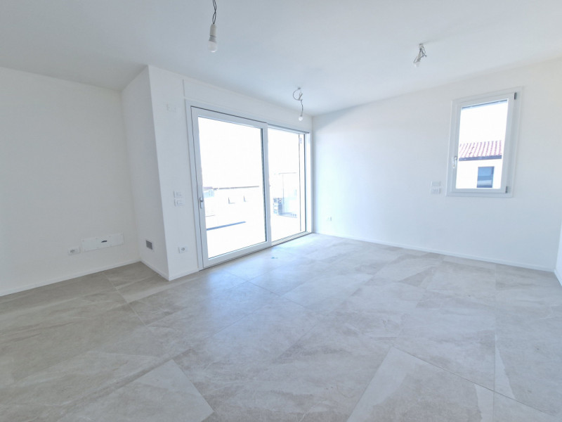 A SAN CARLO, in posizione tranquilla ad un passo da tutti i servizi, proponiamo questo bellissimo...