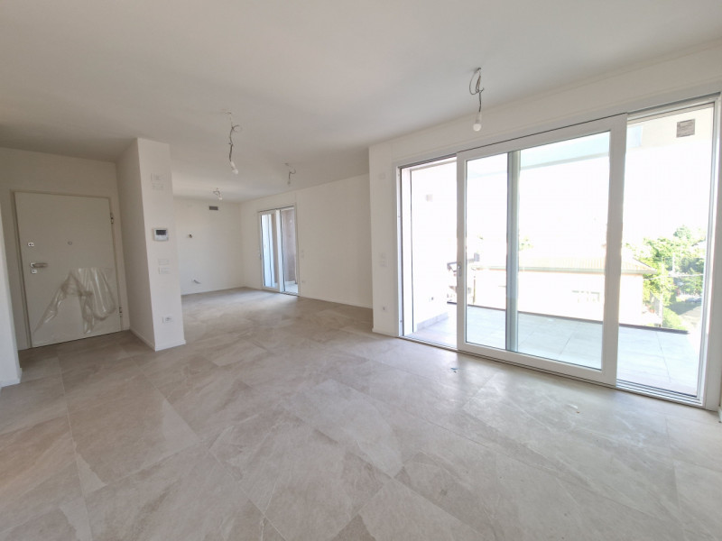 A SAN CARLO, in posizione tranquilla ad un passo da tutti i servizi, proponiamo questo bellissimo...