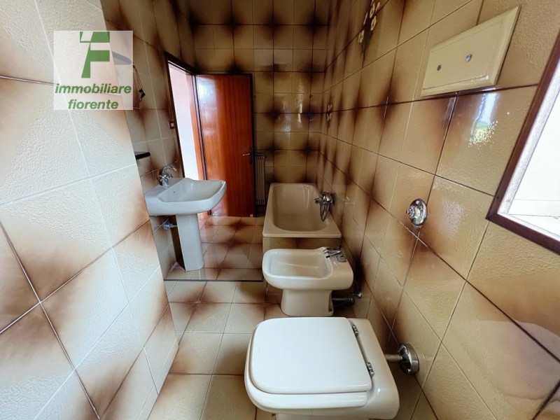 SE VUOI L'INDIPENDENZA QUESTA E' LA SOLUZIONE ADATTA A TE...SU UN LOTTO di MQ 267 CASA SINGOLA......