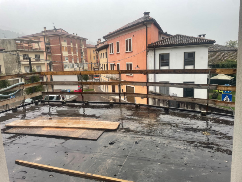 In zona centrale, in palazzina oggetto di ristrutturazione totale dotata di ascensore, proponiamo...