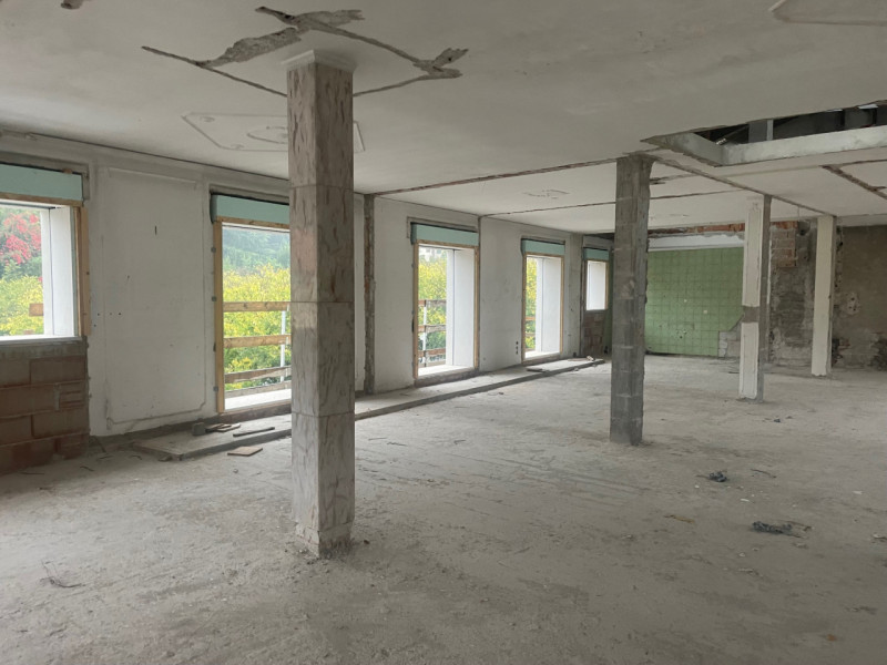 In zona centrale, in palazzina oggetto di ristrutturazione totale dotata di ascensore, proponiamo...