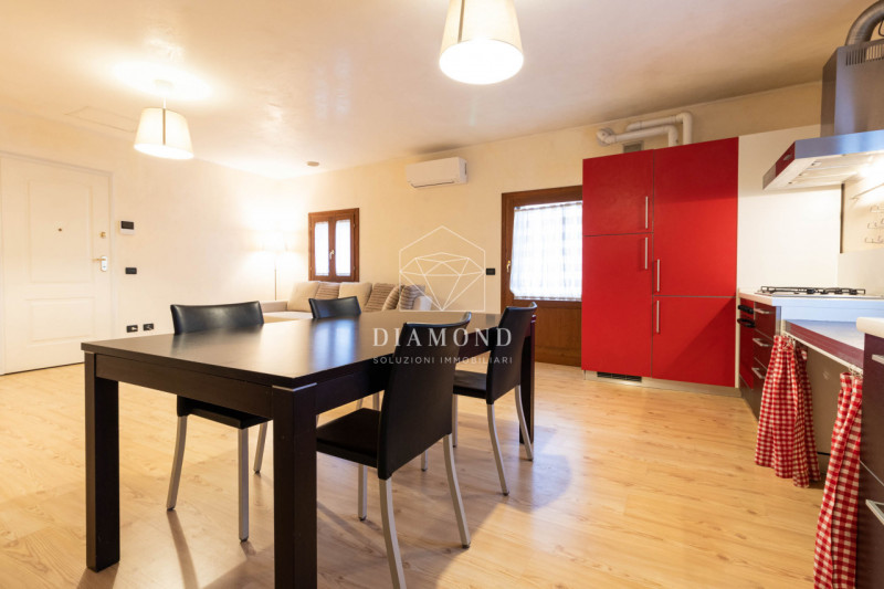 DISPONBIILE DAL 01 GIUGNO 2026.
Biadene: inserito in residence ricavato da una Villa risalente al...