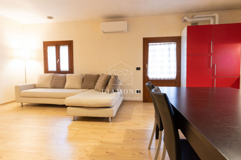 DISPONBIILE DAL 01 GIUGNO 2026.
Biadene: inserito in residence ricavato da una Villa risalente al...