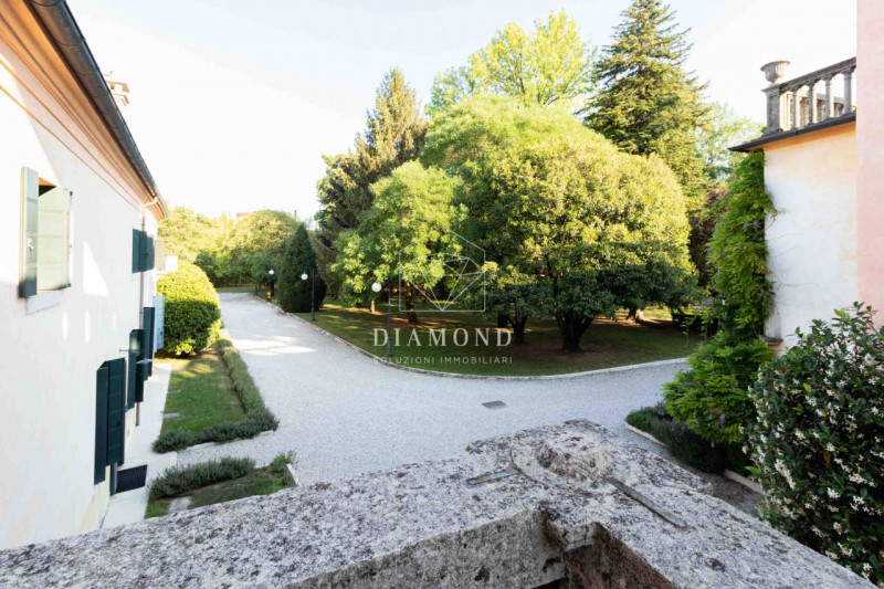 DISPONBIILE DAL 01 GIUGNO 2026.
Biadene: inserito in residence ricavato da una Villa risalente al...