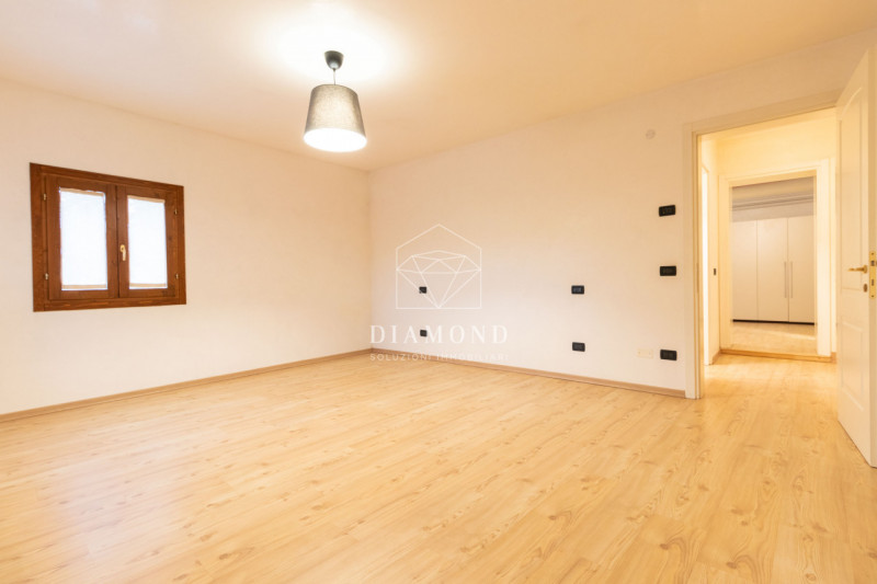 DISPONBIILE DAL 01 GIUGNO 2026.
Biadene: inserito in residence ricavato da una Villa risalente al...