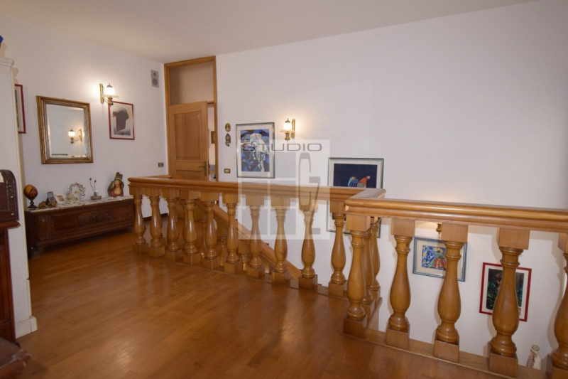 LOREGGIA CENTRO

Tutto quello che cerchi in una casa te lo offriamo noi: INDIPENDENZA, SPAZI ABIT...