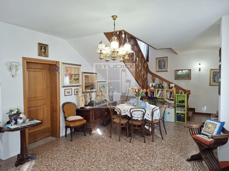 LOREGGIA CENTRO

Tutto quello che cerchi in una casa te lo offriamo noi: INDIPENDENZA, SPAZI ABIT...