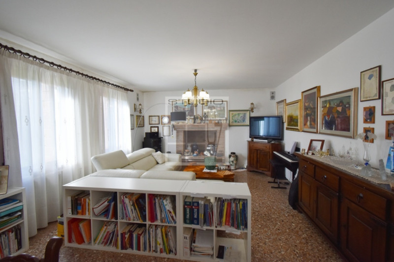 LOREGGIA CENTRO

Tutto quello che cerchi in una casa te lo offriamo noi: INDIPENDENZA, SPAZI ABIT...