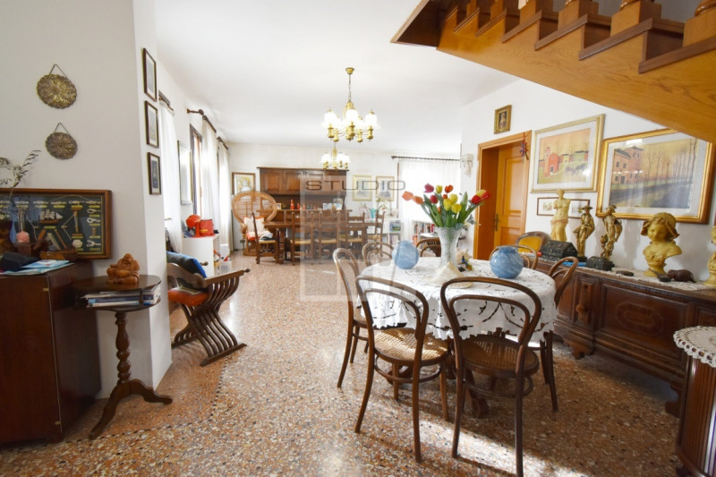 LOREGGIA CENTRO

Tutto quello che cerchi in una casa te lo offriamo noi: INDIPENDENZA, SPAZI ABIT...