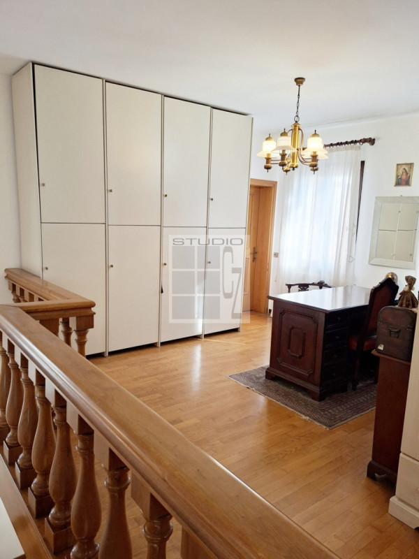 LOREGGIA CENTRO

Tutto quello che cerchi in una casa te lo offriamo noi: INDIPENDENZA, SPAZI ABIT...