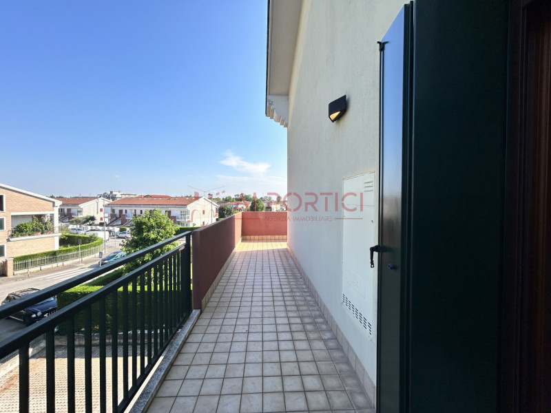 PIOVE DI SACCO – APPARTAMENTO ARREDATO COMPLETAMENTE, ubicato al piano secondo in palazzina dotat...