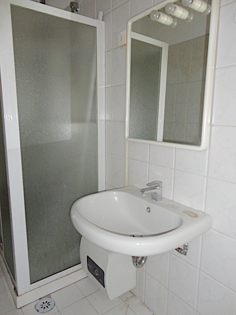 In un bellissimo stabile dell'inizio del '900, con ascensore e cortile interno per il parcheggio ...