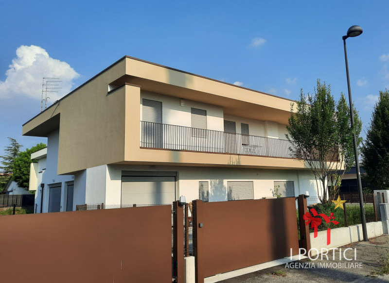 Trebaseleghe- 

In zona tranquilla e residenziale a Trebaseleghe, proponiamo l’ultimo appartament...