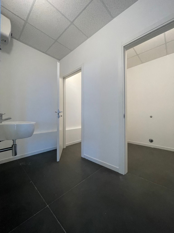 In zona industriale Pip di Posmon, proponiamo in affitto un ampio CAPANNONE AD USO ARTIGIANALE di...