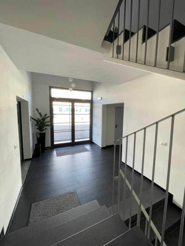 In zona industriale Pip di Posmon, proponiamo in affitto un ampio CAPANNONE AD USO ARTIGIANALE di...