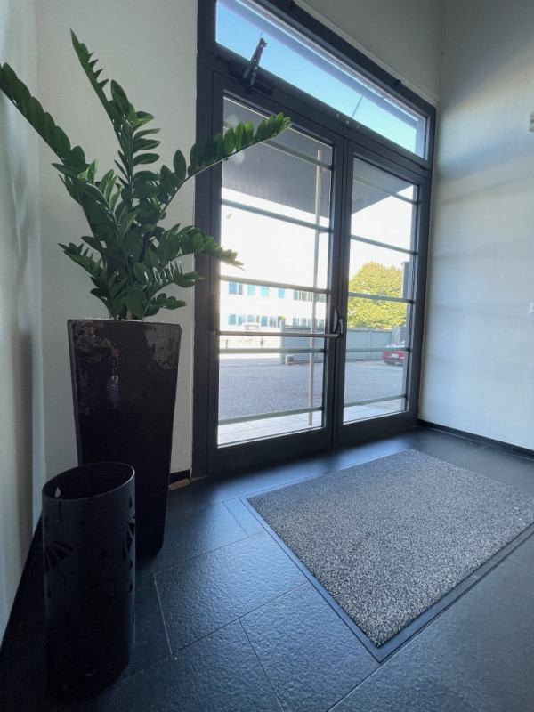 In zona industriale Pip di Posmon, proponiamo in affitto un ampio CAPANNONE AD USO ARTIGIANALE di...