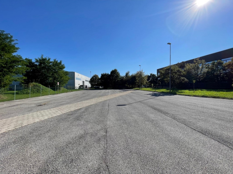 In zona industriale Pip di Posmon, proponiamo in affitto un ampio CAPANNONE AD USO ARTIGIANALE di...