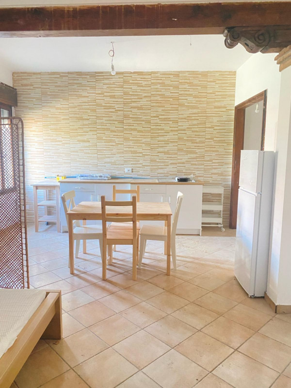 Oggi ti portiamo a scoprire un immobile che è molto più di un semplice appartamento: è una soluzi...