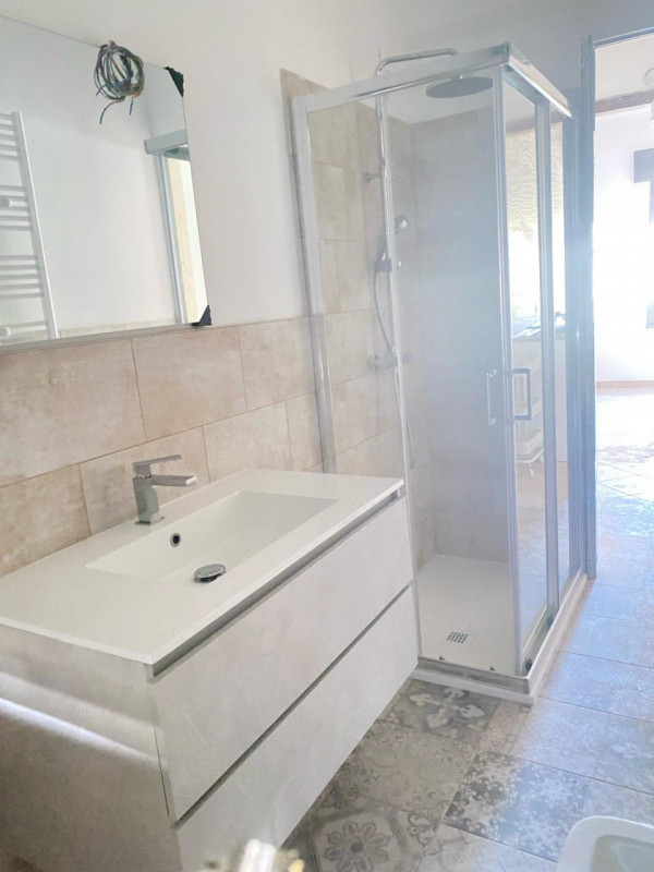 Oggi ti portiamo a scoprire un immobile che è molto più di un semplice appartamento: è una soluzi...