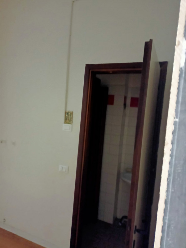 Situato nel cuore di Sarmeola, proponiamo in affitto un elegante negozio/ufficio di 60 mq disponi...