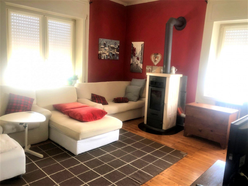 In zona tranquilla e soleggiata comoda ai servizi, situata in contesto residenziale vicino alle s...