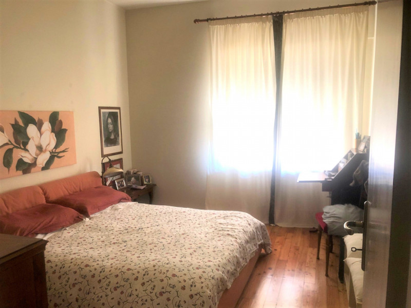 In zona tranquilla e soleggiata comoda ai servizi, situata in contesto residenziale vicino alle s...