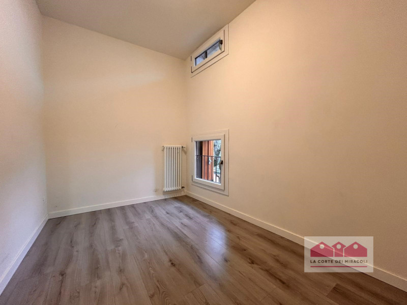 CENTRO STORICO: UN ROMANTICO MA MODERNO APPARTAMENTO IN PIENO CENTRO STORICO, A DUE PASSI DA PIAZ...