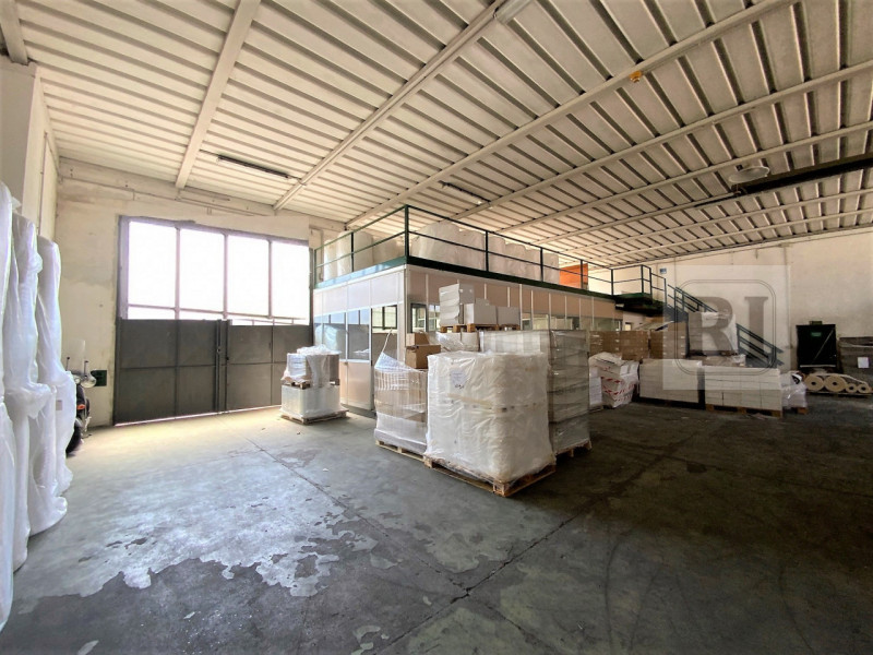 Proponiamo in esclusiva un capannone industriale di 850 mq situato nel Comune di Limena, una zona...