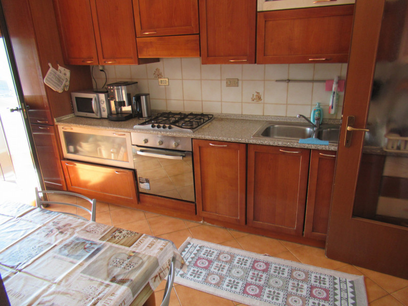A Villorba (TV), proponiamo in affitto ampio appartamento, al piano primo, senza spese condominia...