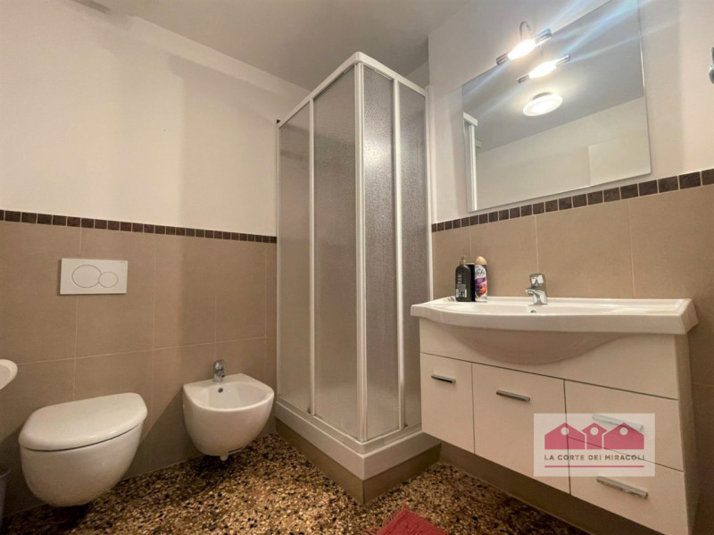 CENTRO STORICO: SITUATO IN UNA POSIZIONE DAVVERO SPLENDIDA, CON AFFASCINANTE AFFACCIO SUL FIUME E...