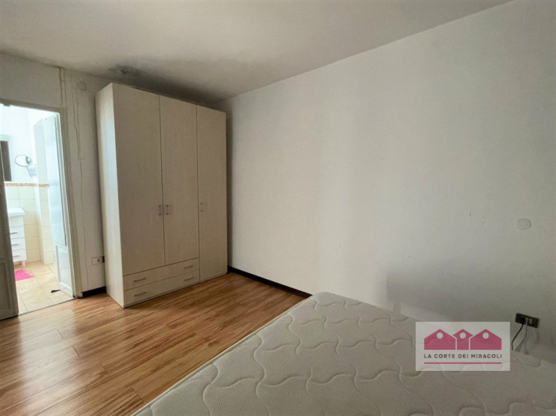 CENTRO STORICO: SITUATO IN UNA POSIZIONE DAVVERO SPLENDIDA, CON AFFASCINANTE AFFACCIO SUL FIUME E...