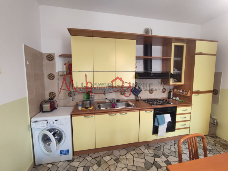 VOLTABAROZZO (RIF: STANZA-0701-R): Solo per studentessa o giovane lavoratrice! Stanza in casa ind...