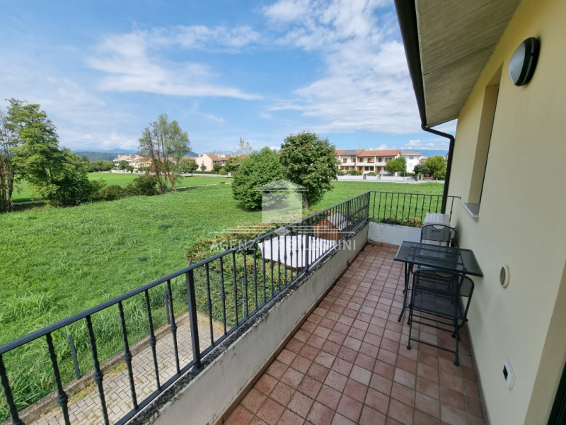 VICENZA – Casa accostata con giardino. Si trova in zona residenziale molto comoda alla base ameri...