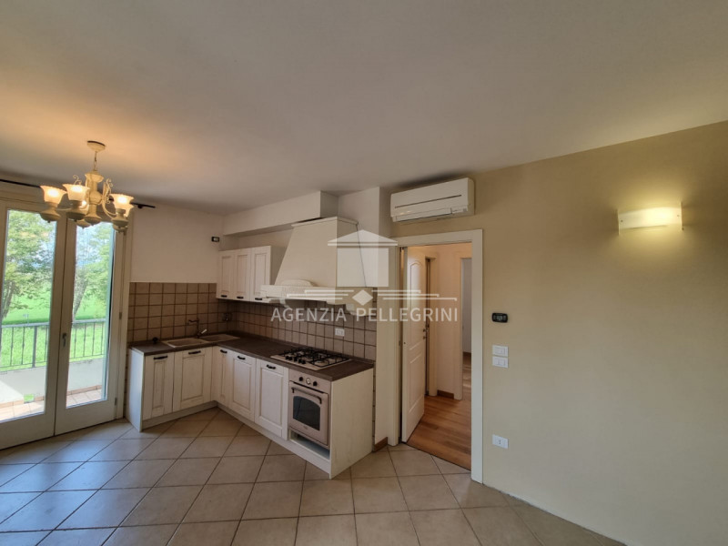 VICENZA – Casa accostata con giardino. Si trova in zona residenziale molto comoda alla base ameri...