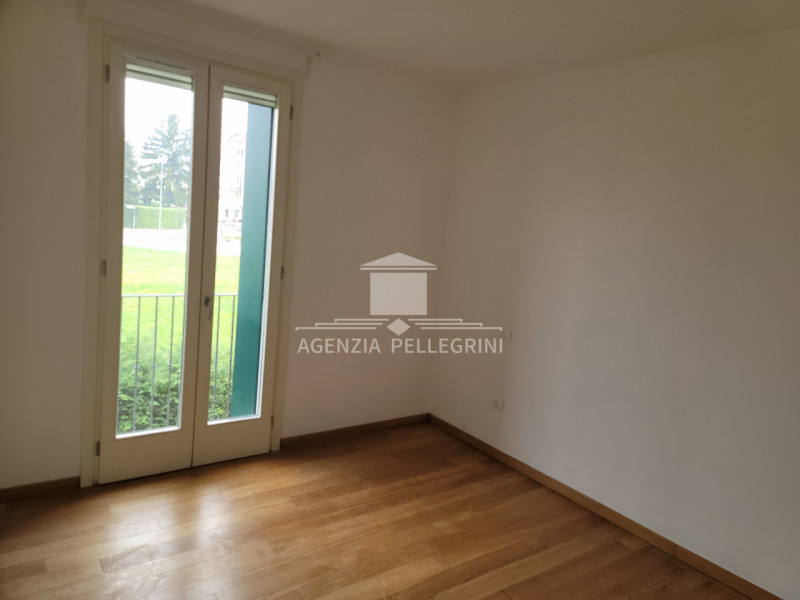 VICENZA – Casa accostata con giardino. Si trova in zona residenziale molto comoda alla base ameri...